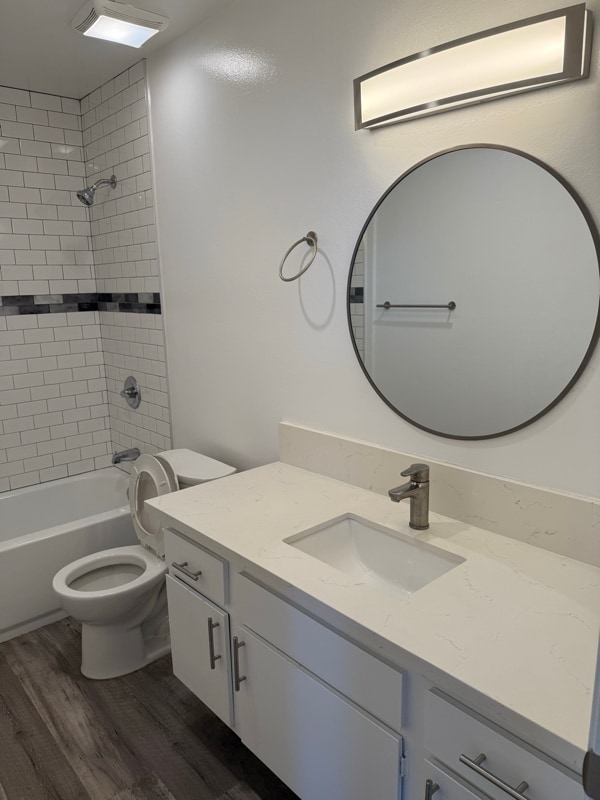 Photo - 966 W 11th St Unit R