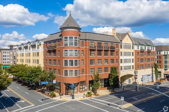 Lunette Building