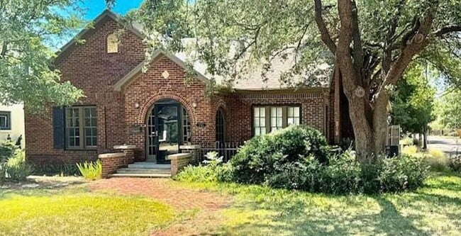 Building Photo - Fantastic 3 bedroom 2 bathroom house in Te...