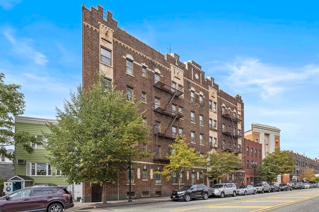 Building Photo - 821 Bergen Ave Unit D1