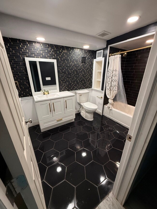 Photo - 768 Dearborn St
