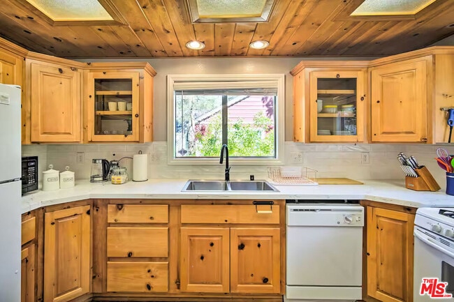 Photo - 161 Moreno Ln