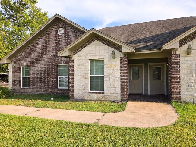 Photo - 928 Runneburg Rd