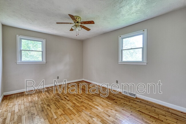 Photo - 620 Greenhill Rd
