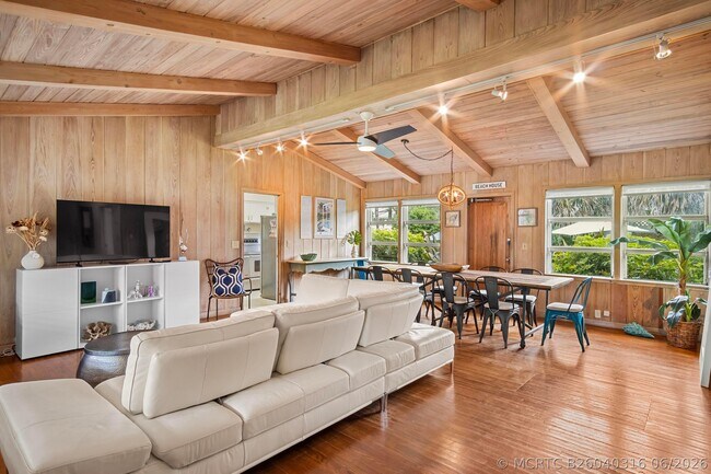 15 N Swinton Cir