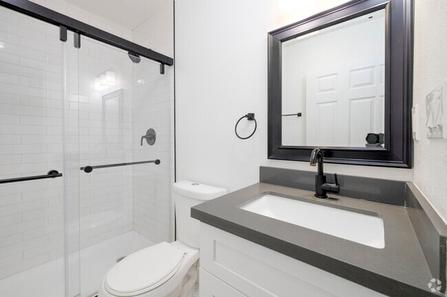 1BR, 1BA - 600SF - Bathroom
