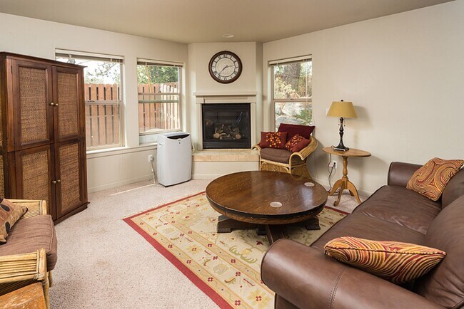 Photo - 139 SE Heyburn St