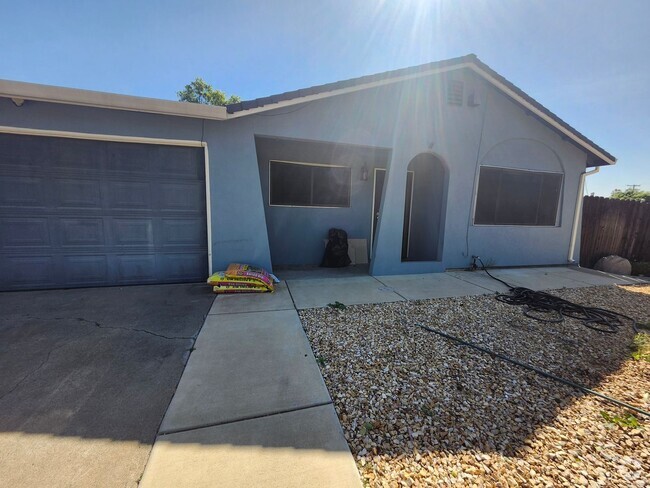 Building Photo - Spacious 4-Bedroom Home for Rent in Peacef...
