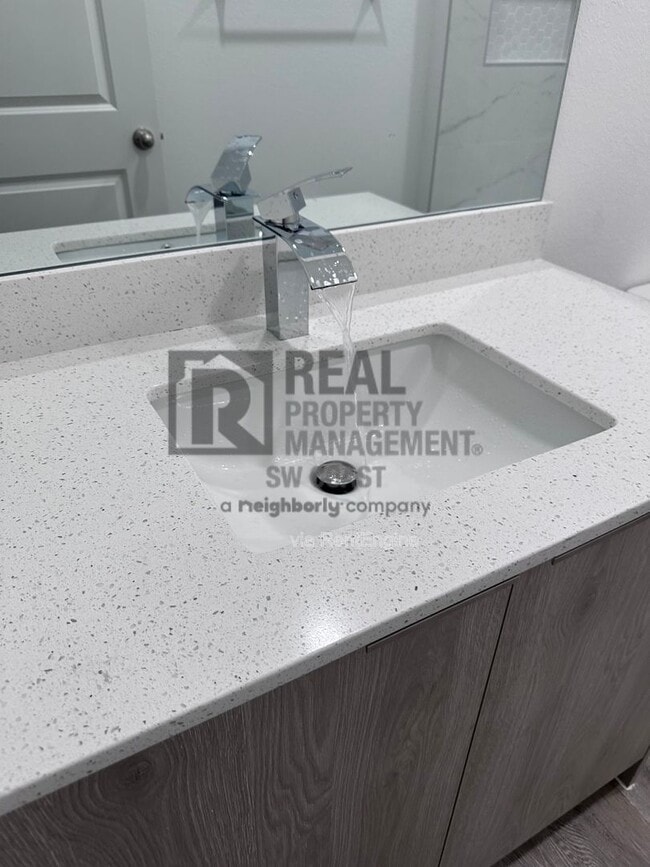 Photo - 1263 Hillcrest St E