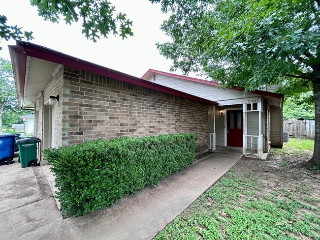 Photo - 2103 Courtney St Unit B