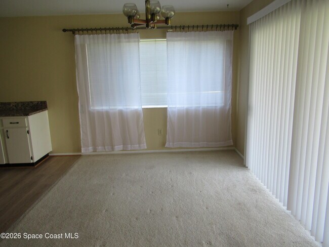 Photo - 971 Hooper Ave NE