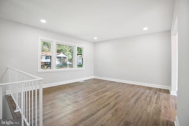 Photo - 608 Shelfar Pl