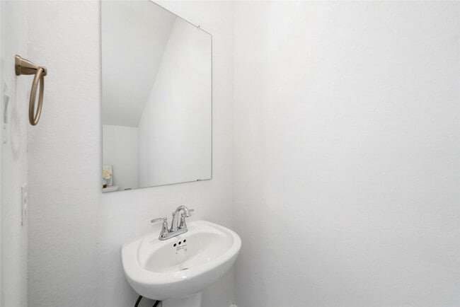 Building Photo - 18823 River Overlook Ct