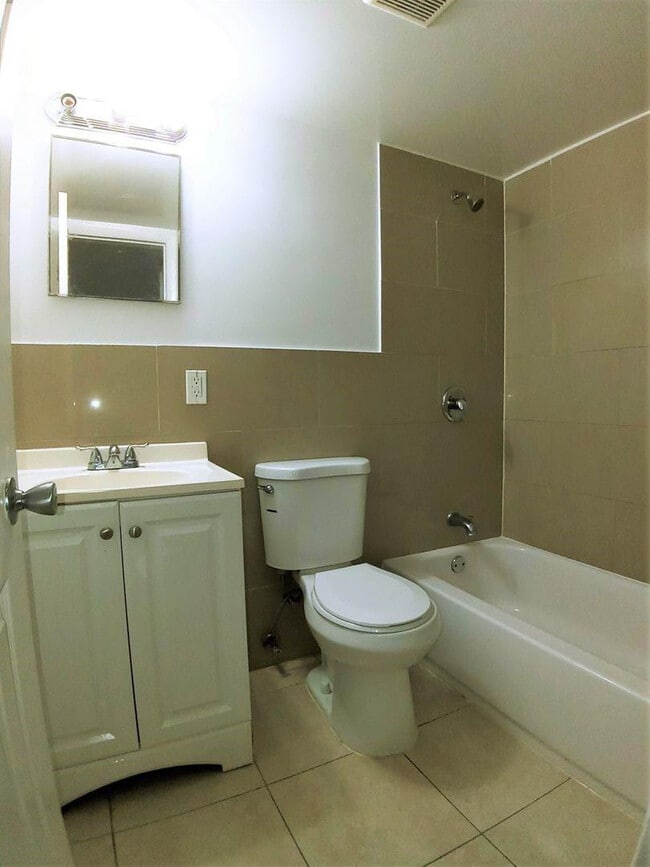 Photo - 701 SW 14th Ave