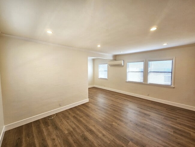Photo - 1604 N Hollywood Way Unit B