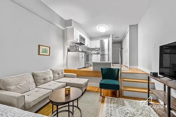 Photo - 211 Thompson St Unit 2R