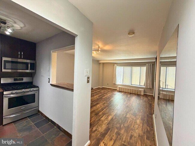 Photo - 6001 Arlington Blvd Unit 207