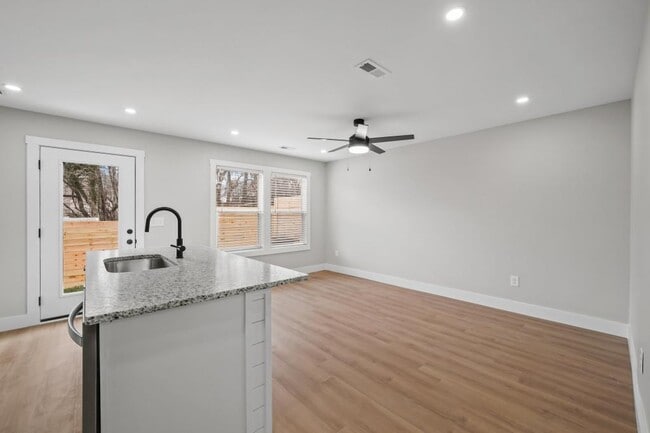 Photo - 124 Shipman Dr