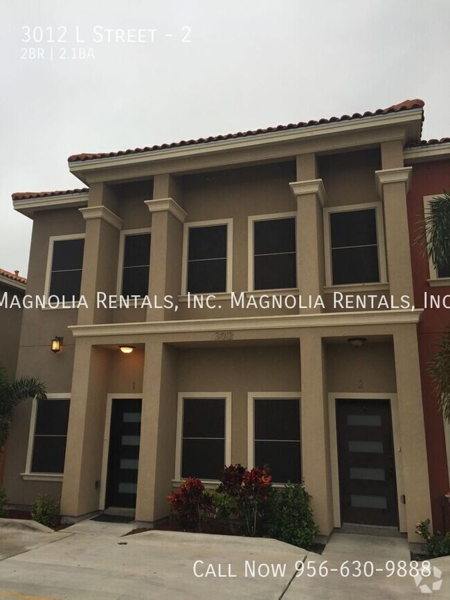 Building Photo - 2 bed 2.5 bath Townhouse in Mcallen Unit 2