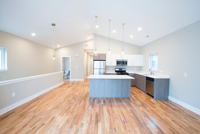 Photo - 1614 E Belleview Pl Unit Upper