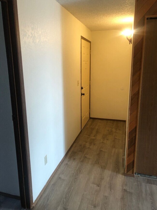 2 Bed/1 Bath, 1000 SqFt, Utilities Pd, Fir... House House Rental in