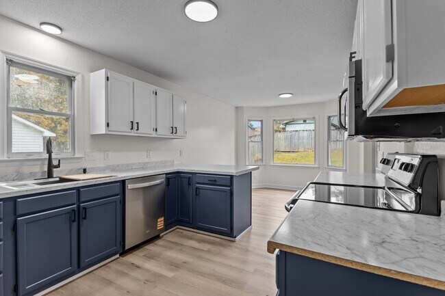 Photo - 1821 Swann St