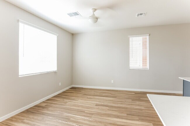 Photo - 14251 N 7th St