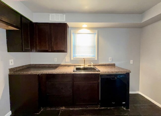 Photo - 2 Bedroom 1 Bath House For Lease