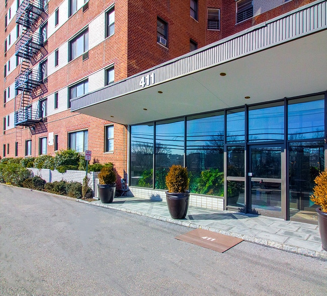 Photo - 411 Bronx River Rd Apartments