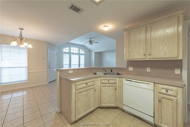 1004 Crepe Myrtle Ct