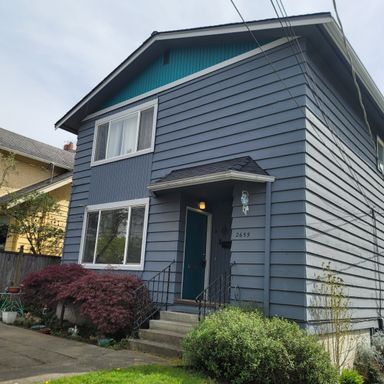 Building Photo - Perfectly located 2 bed/1 bath lower unit duplex in Ballard for $2650 available for move in!