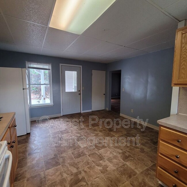 Photo - 714 4 Mile Rd NW