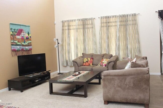 Photo - Beautiful 5 bed 3 bath home in Ocotillo Waters