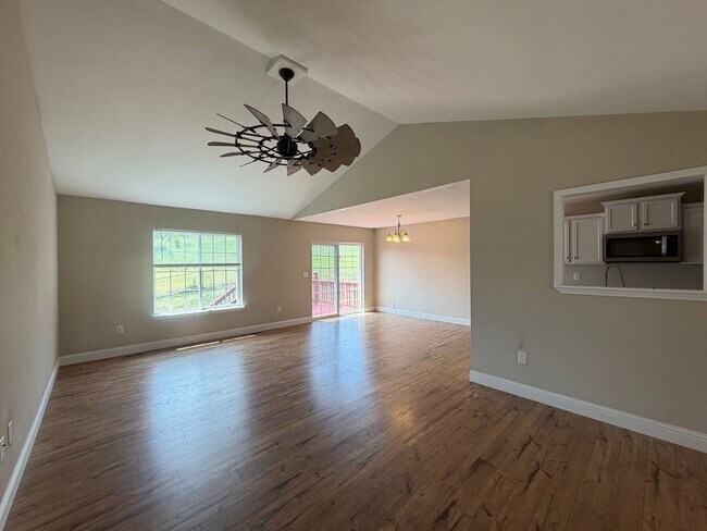 Photo - 203 Ridgeview Dr