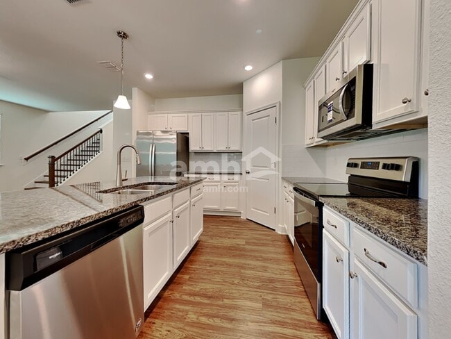 Photo - 467 Sandstone Dr