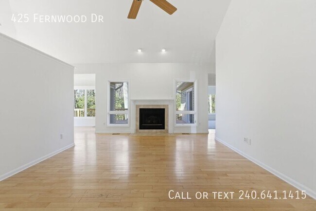 Photo - 425 Fernwood Dr
