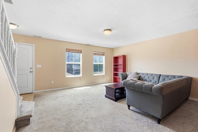 Photo - 174 Finlay Dr