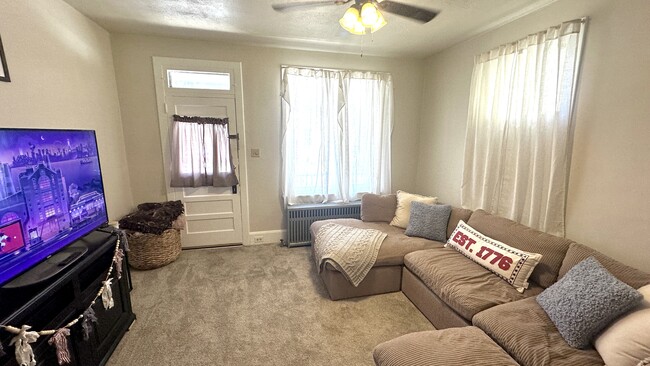 Photo - 204 W Carpenter Ave