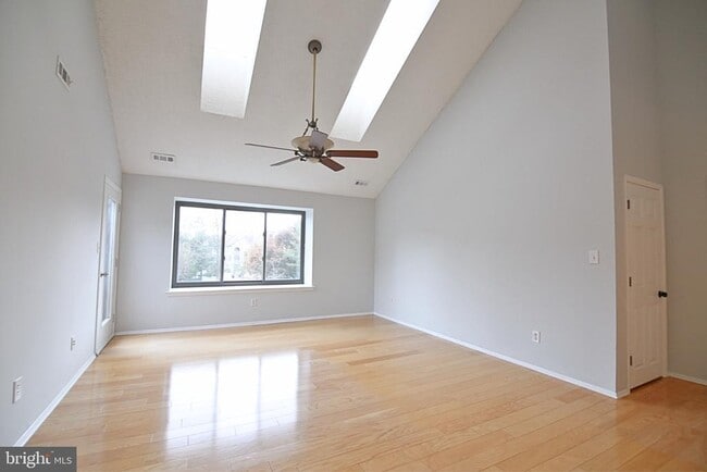 Photo - 4914C Dunbarton Rd