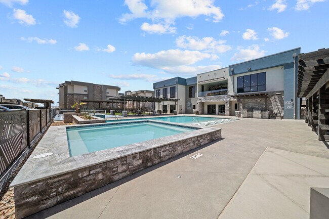 Photo - Retreat at Eastlake