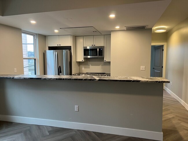 Photo - eml649 Unit 200