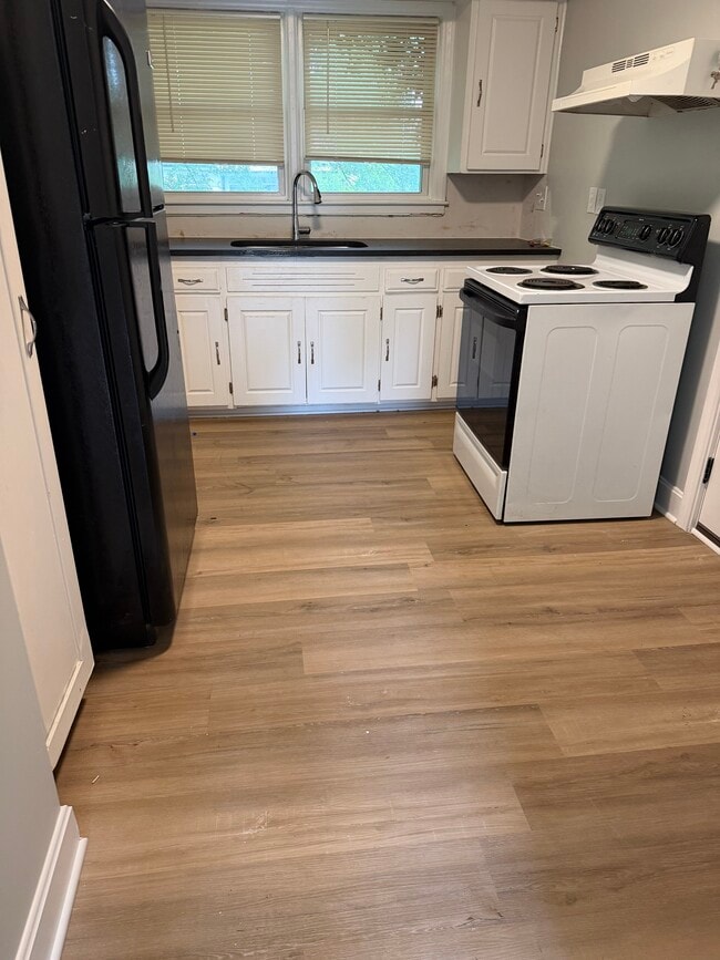 Photo - 5010 N Elmwood Ave