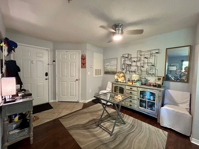 Photo - 5483 Vineland Rd