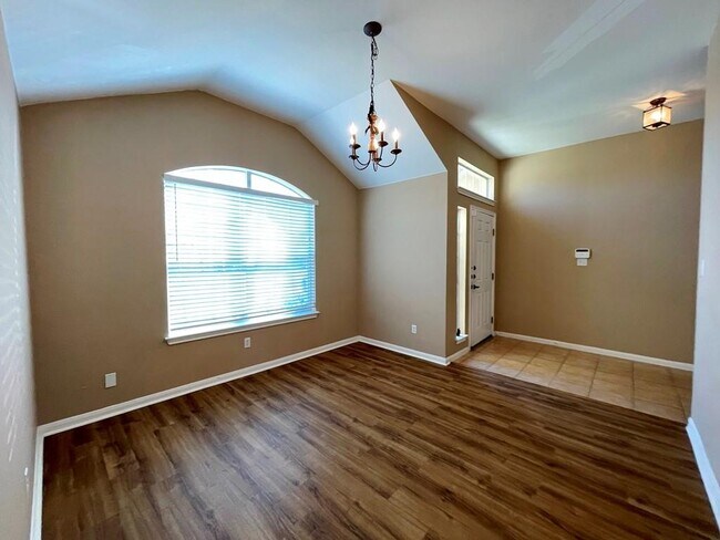 Photo - 145 Amber Ash Dr