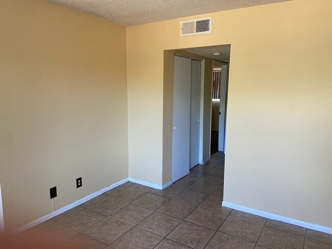 Photo - 3204 N Michael Way Unidad #2