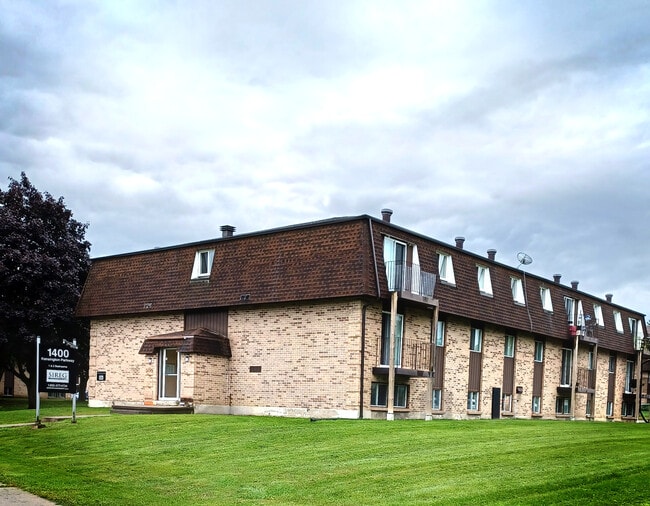 Building Photo - Cartier Court