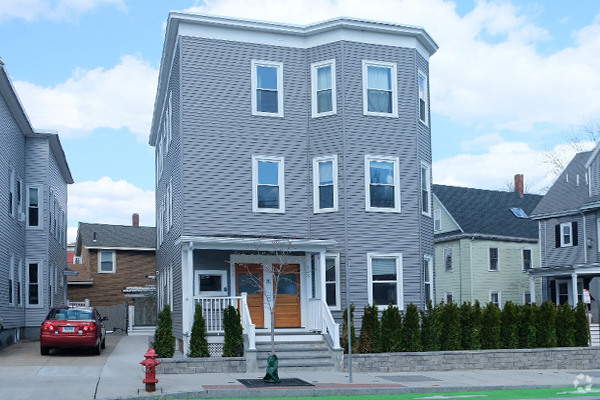 Building Photo - 335 Beacon St Unit 3 Rental
