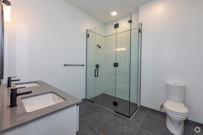 3BD, 2BA - 1,909SF - Primary Bathroom - Fairfield Station Lofts