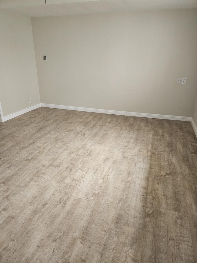 Living Room - 427 N Doheny Dr
