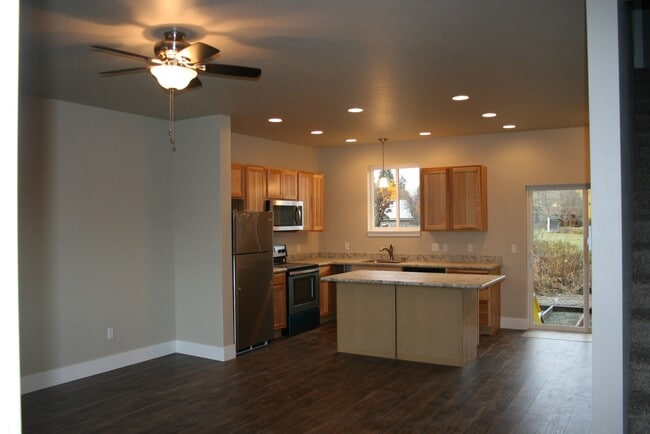 Photo - 729 Waverly Pl